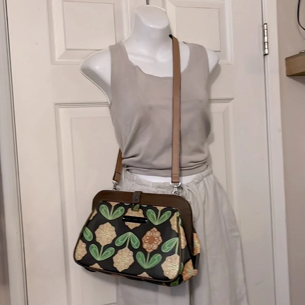 Petunia Pickle Bottom Cross Town Floral Clutch Shoulder Crossbody Bag Purse